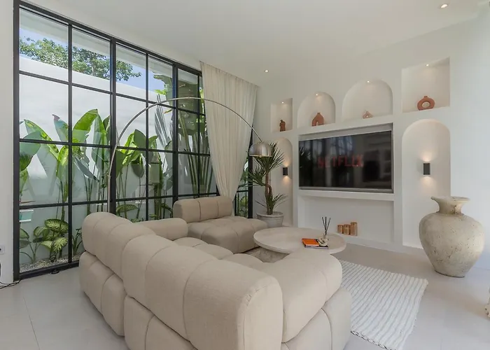 Stylish New 1 Bedroom Near Dreamland Villa